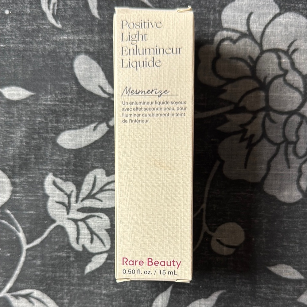 Rare Beauty Positive Light Enlumineur Liquide - Memerize